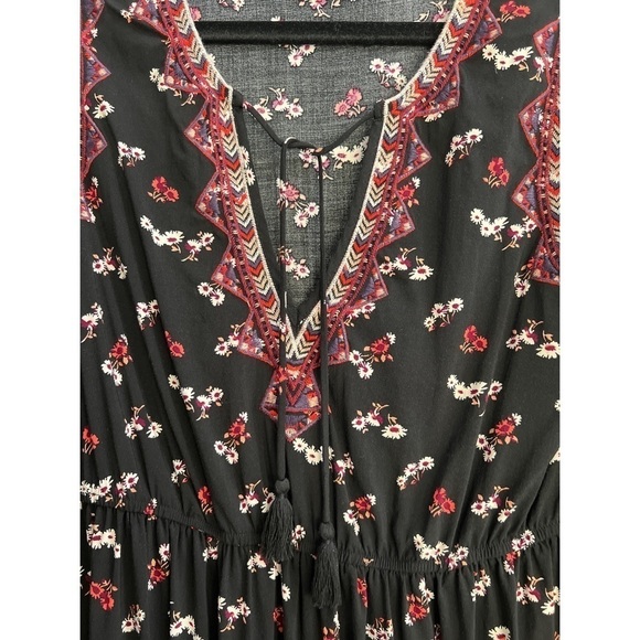 Forever 21 FLORAL EMBROIDERED MINI - SIZE M - Picture 4 of 5